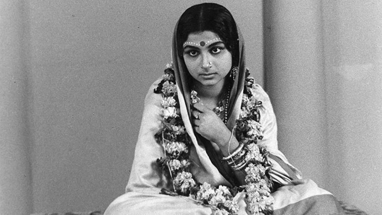 Devi (1960)